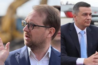 Liderul USR Dominic Fritz și președintele PSD Sorin Grindeanu în timpul consultărilor politice tensionate pentru formarea noului Cabinet guvernamental.