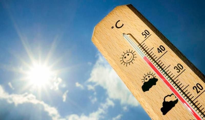 Harta Administrației Naționale de Meteorologie (ANM) cu avertizări de cod roșu și portocaliu de caniculă pentru județele Timiș, Arad și Hunedoara.