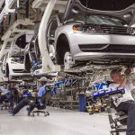Vicepreședintele Consiliului Județean Timiș, Alexandru Iovescu, prezentând pilonii de sprijin și bugetul proiectului pilot GreenSHIFT Europe pentru muncitorii din industria auto.