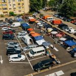 Platforma exterioară a pieței agroalimentare de pe strada Silistra din zona Lipovei, propusă pentru transformarea în parcare publică în timpul săptămânii.