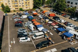Platforma exterioară a pieței agroalimentare de pe strada Silistra din zona Lipovei, propusă pentru transformarea în parcare publică în timpul săptămânii.