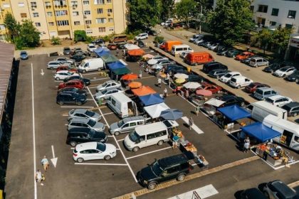 Platforma exterioară a pieței agroalimentare de pe strada Silistra din zona Lipovei, propusă pentru transformarea în parcare publică în timpul săptămânii.
