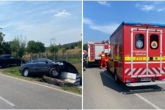 Pompierii de la descarcerare și ambulanțele SMURD intervenind la locul accidentului dintre cele două mașini în localitatea Bârsău.