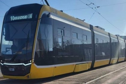 Tramvai al STPT în Timișoara circulând pe una dintre liniile ce vor fi deviate din cauza lucrărilor din intersecția Rebreanu cu Drubeta.
