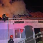 Incendiu puternic la trei locuințe din Slatina-Timiș, județul Caraș-Severin