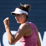 Jucătoarea română de tenis Irina Begu celebrând calificarea emoționantă în optimile de finală la Bad Homburg Open, după un meci maraton pe iarbă.