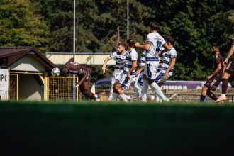 Politehnica Timișoara în meciul câștigat cu 4-3 împotriva echipei Al-Faisaly, la finalul cantonamentului din Austria