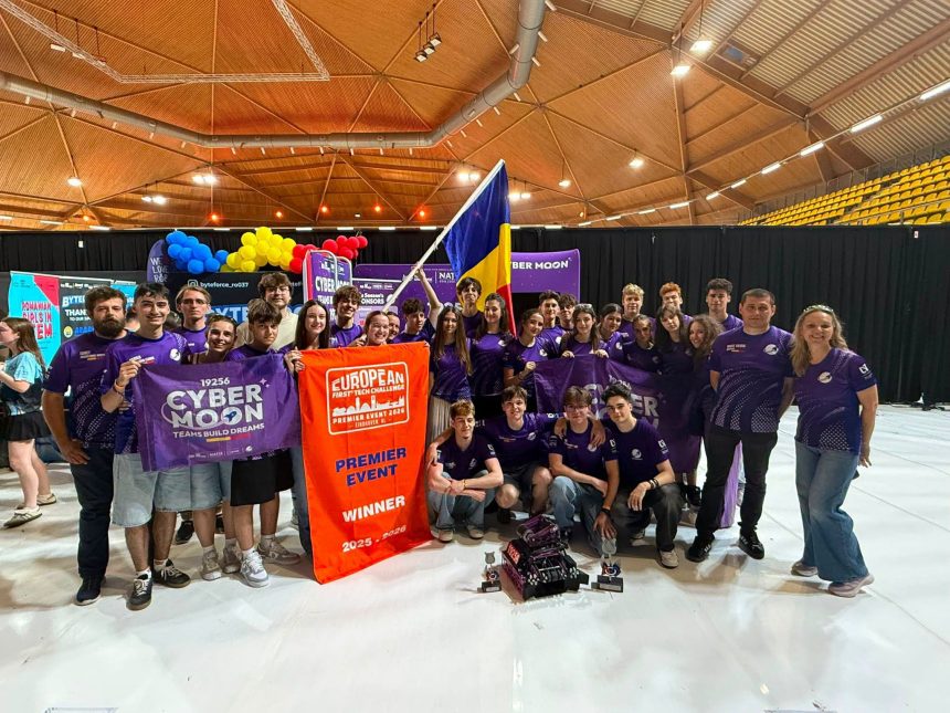 Roboti construiti de elevi in timpul competitiei internationale de robotica FIRST Robotics Initiative gazduita la Timisoara