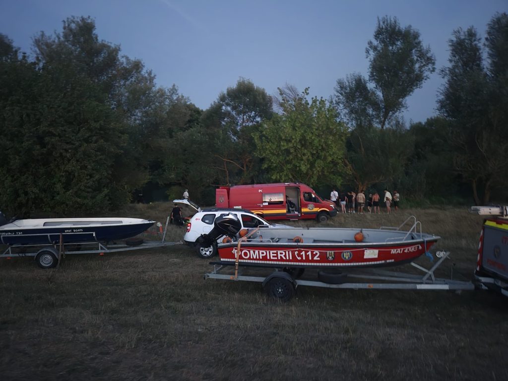 Scafandrii caută un adolescent de 16 ani dispărut în râul Bega, în localitatea Chizătău din județul Timiș