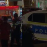 Obiecte folosite la jaf, inclusiv o cagulă și un spray iritant-lacrimogen, prezentate ca probe de către polițiști în urma unei rețineri.