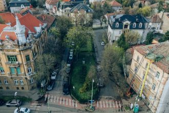 Șantier de regenerare urbană în Piața Corneliu Micloși din Timișoara, unde spațiul va fi transformat în zonă pietonală și parc.