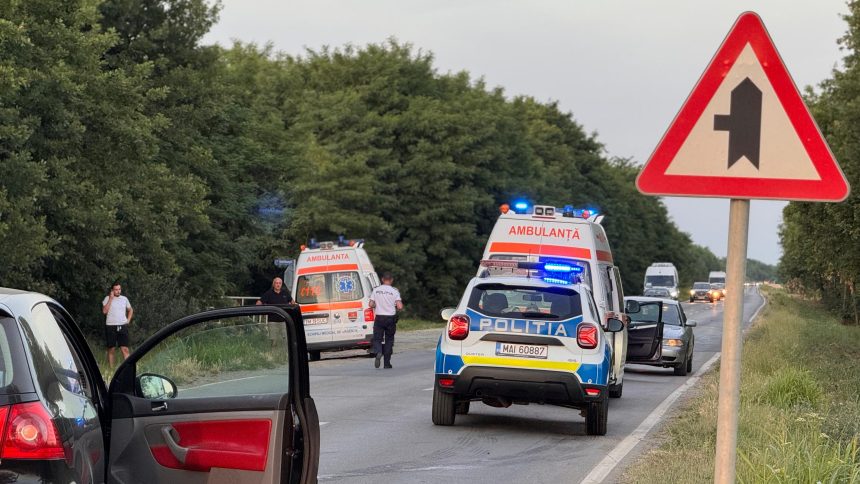 Accident pe DN 68A în Coșava. Două femei au fost rănite după impactul dintre o remorcă și un autoturism