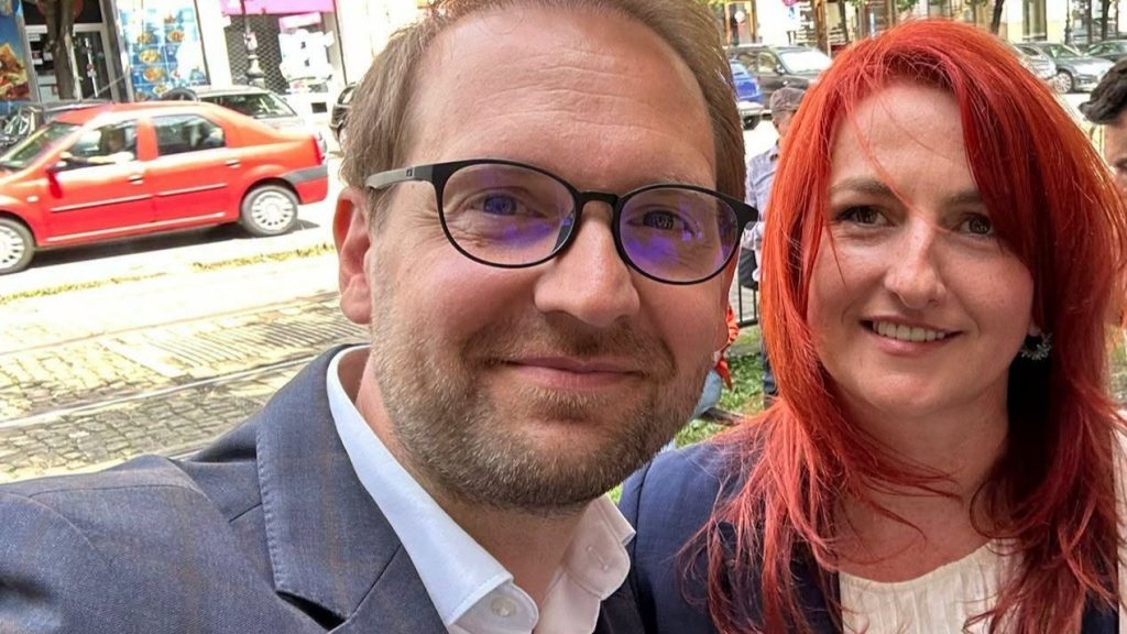 Primarul Timisoarei, Dominic Fritz, criticand public decizia ANI si aparand-o pe viceprimarita Paula Romocean intr-o conferinta de presa.