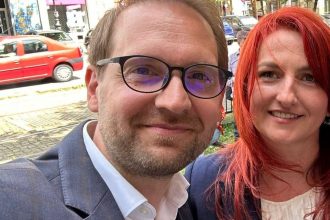 Primarul Timisoarei, Dominic Fritz, criticand public decizia ANI si aparand-o pe viceprimarita Paula Romocean intr-o conferinta de presa.