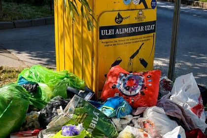 Container specializat OilRight pentru colectarea selectiva a uleiului alimentar uzat amplasat pe o strada din Timisoara.