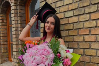 Alexia Floriana Andrasoni, absolventa a Colegiului National Pedagogic Carmen Sylva din Timisoara, singura eleva cu media 10 la Bacalaureat in judetul Timis.