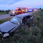 Autoturism avariat ajuns pe camp in urma unui accident rutier cu un TIR pe drumul european E70 in localitatea Gavojdia.