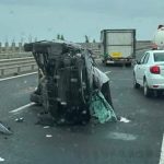 Ambulanțe SMURD și autospeciale ISU Arad intervenind la un accident rutier pe autostrada A1.