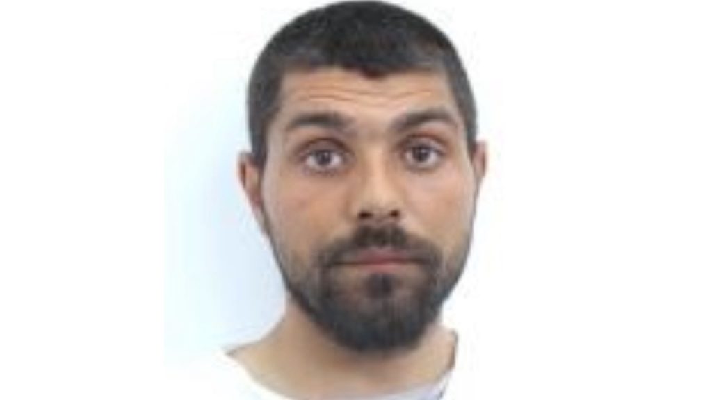 Bîrlă Paraschiv Adelin, bărbat în vârstă de 29 de ani din Vulcan, declarat dispărut.