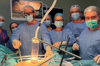 Sală de operație unde s-a realizat procedura HIPEC de chimioterapie hipertermică pentru cancer ovarian.