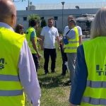 Inspectori de la Inspectoratul Teritorial de Muncă (ITM) Timiș desfășurând controale la un angajator.