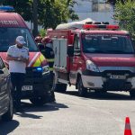 Polițiști de la Rutieră efectuând măsurători la locul unui accident în Ghiroda, pe strada Aeroportului.