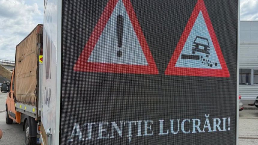 Remorcă cu panou LED mobil achiziționată de DRDP Timișoara pentru afișarea restricțiilor de circulație în trafic.