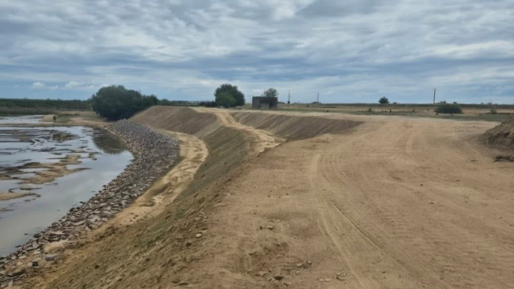Lucrări de consolidare și protecție împotriva eroziunii pe malul stâng al râului Timiș în localitatea Jabăr.