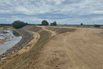 Lucrări de consolidare și protecție împotriva eroziunii pe malul stâng al râului Timiș în localitatea Jabăr.