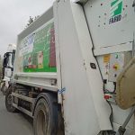Autospecială RETIM pentru colectarea și transportul deșeurilor menajere într-o localitate din județul Timiș, unde tarifele de salubritate au fost reduse.