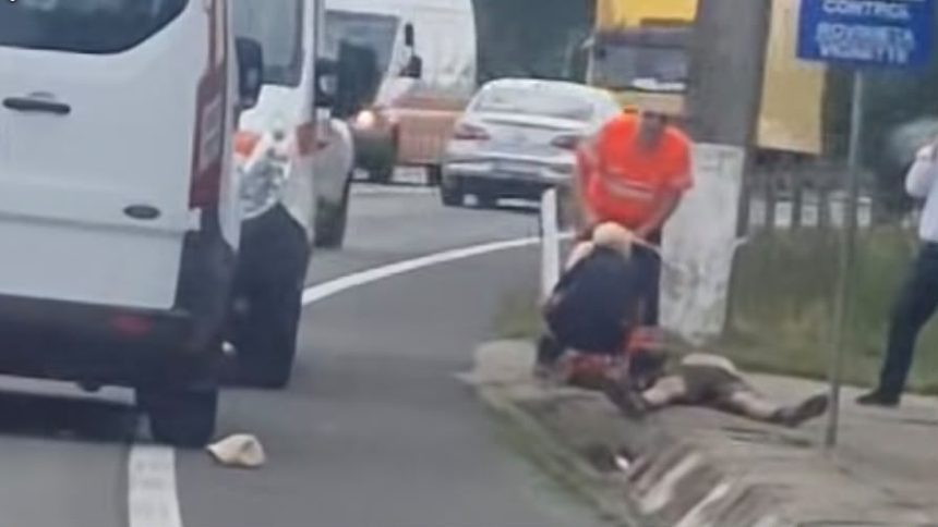 Echipaje medicale ale SMURD și SAJ Hunedoara intervenind la un accident rutier grav în localitatea Băcia, unde un biciclist a fost lovit de un autoturism.