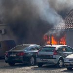 Un bărbat de 47 de ani, fără adăpost, a fost reținut de polițiști după ce a provocat intenționat incendiul care a mistuit mai multe magazine din Timișoara.