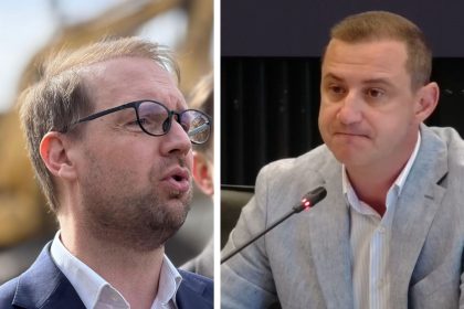 Primarul Timișoarei, Dominic Fritz, și președintele Consiliului Județean Timiș, Alfred Simonis, surprinși în timpul unei discuții tensionate.