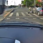 Moment extrem de periculos în Timișoara: Un adolescent pe trotinetă a fost la un pas de o tragedie după ce a trecut pe roșu direct în fața unei mașini.