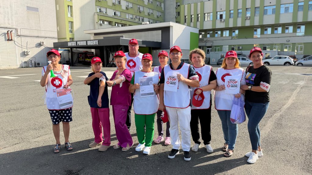 Prima grevă de avertisment din ultimii 20 de ani în sistemul sanitar: Angajații Spitalului Județean din Timișoara au protestat împotriva noii legi a salarizării.