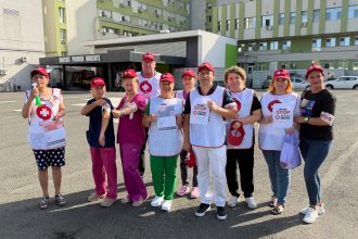 Prima grevă de avertisment din ultimii 20 de ani în sistemul sanitar: Angajații Spitalului Județean din Timișoara au protestat împotriva noii legi a salarizării.