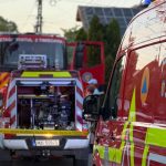 O casă a fost mistuită de foc, iar incendiul s-a extins rapid și la locuința vecină înainte de sosirea pompierilor.