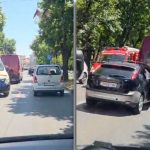 Două autoturisme și un autobuz s-au ciocnit, iar o femeie a avut nevoie de îngrijiri medicale.