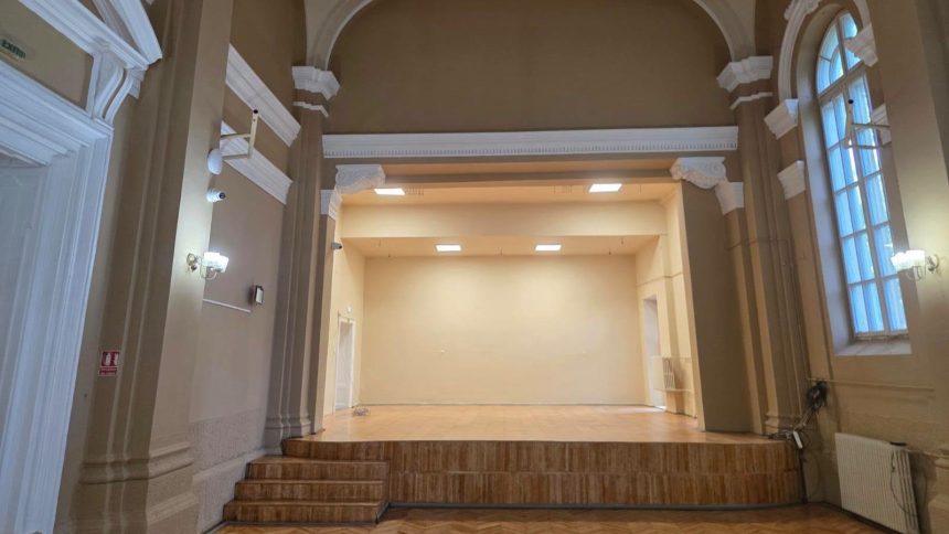 Sala festivă a Colegiului Național Bănățean a fost renovată și va fi dotată cu sistem de sunet și lumini profesionale.