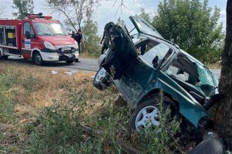 Fără permis și beat, a furat o mașină și a făcut accident