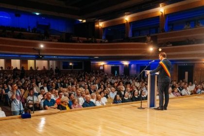 Șase personalități marcante primesc titlul de Cetățean de Onoare al Timișoarei pe 3 august, la Filarmonica Banatul.