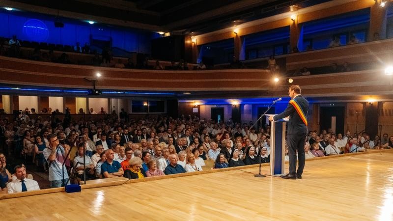 Șase personalități marcante primesc titlul de Cetățean de Onoare al Timișoarei pe 3 august, la Filarmonica Banatul.