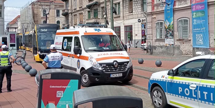 Un minor aflat pe bicicletă a fost acroșat de un tramvai în Piața Libertății