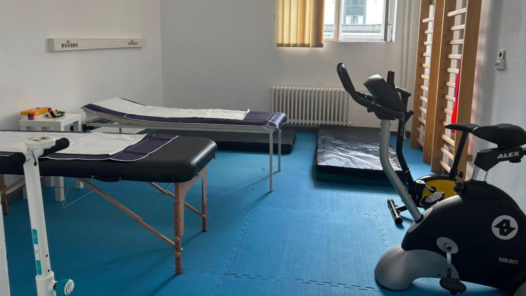Spitalul Clinic CF Timișoara a inaugurat o sală modernă de kinetoterapie pentru persoanele internate.