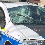 Accident în timpul unei urmăriri la Lugoj: O mașină de poliție s-a ciocnit cu un alt autoturism în timp ce urmărea un șofer fugit de la control.