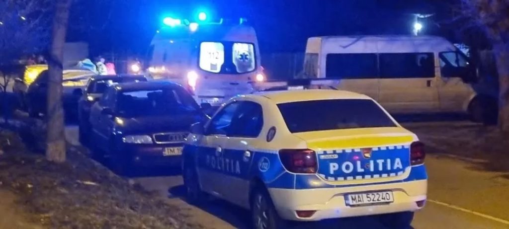 Un polițist din Timișoara a fost lovit cu pumnul în timp ce legitima un grup care consuma alcool.