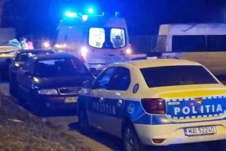 Un polițist din Timișoara a fost lovit cu pumnul în timp ce legitima un grup care consuma alcool.
