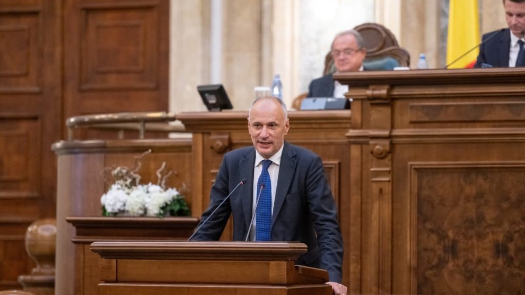 Sorin Șipos declară că USR a votat pentru protejarea fondurilor PNRR și pentru înzestrarea Armatei Române.