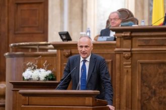 Sorin Șipos declară că USR a votat pentru protejarea fondurilor PNRR și pentru înzestrarea Armatei Române.