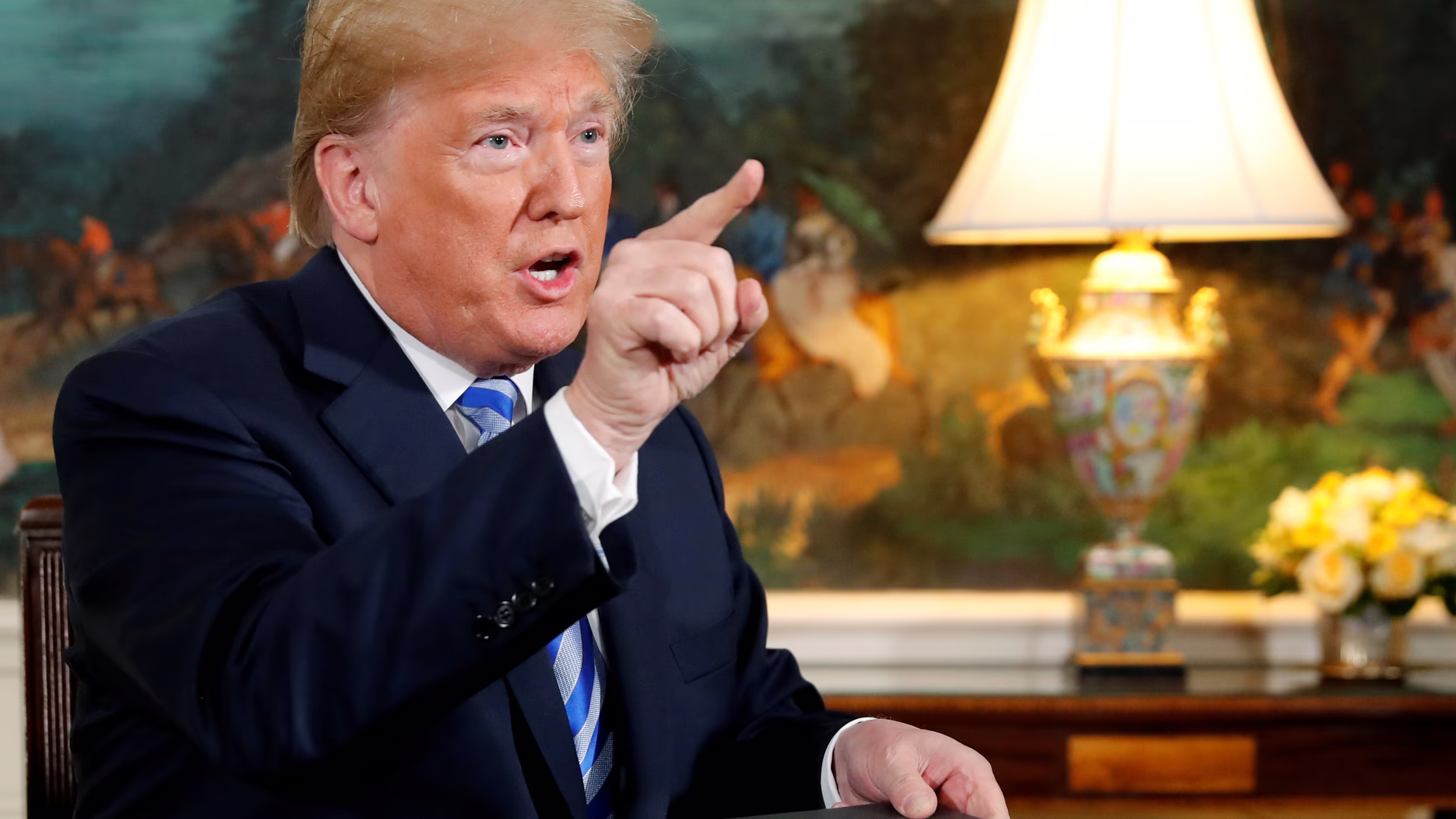 Președintele SUA, Donald Trump, transmițând amenințări cu distrugerea infrastructurii civile din Iran în cadrul unui interviu pentru Fox News.
